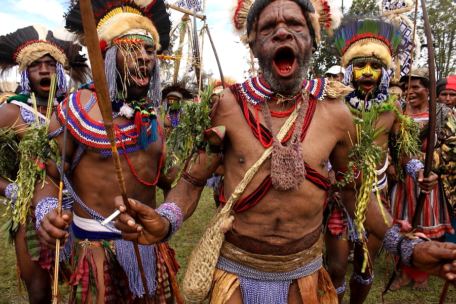 People from Papua New Guinea tribes
