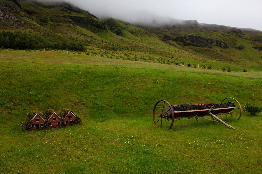 Izland utazás manóház